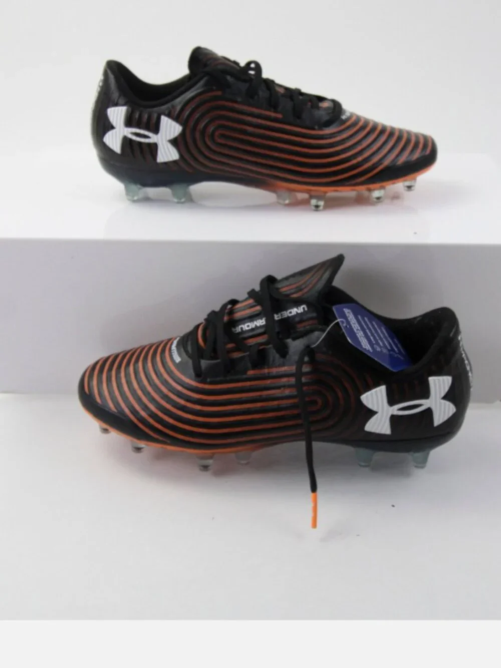 Mens Like New Under Armour soccer cleats